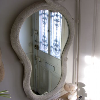 Γλυπτική με τίτλο "Miroir corail blanc" από Pascal Butto, Αυθεντικά έργα τέχνης, Σκυρόδεμα Τοποθετήθηκε στο Μέταλλο