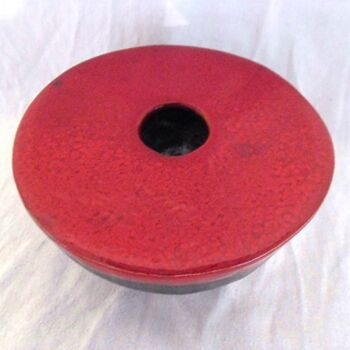 Design intitulée "pot rouge et noir a…" par Barbara Widmer Taylor, Œuvre d'art originale, Accessoires