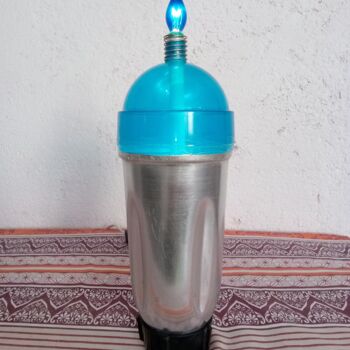 Design intitulée "Blue Smootie Lamp" par Calavera Estudio Dgo Mx, Œuvre d'art originale, Acier inoxydable