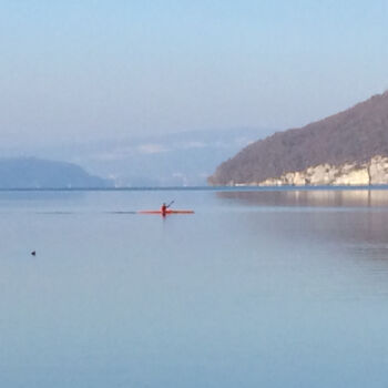 Photographie intitulée "Rouge kayak" par Camille R., Œuvre d'art originale, Photographie non manipulée