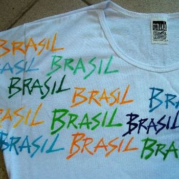 Artisanat intitulée "camiseta,BRASIL_MAN…" par Javier Rebellato, Œuvre d'art originale