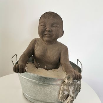Sculpture titled "Bébé chinois au bain" by Martine Caoudal, Original Artwork, Clay