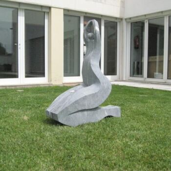 Скульптура под названием "Dancing Girl" - Carlos Andrade Andrade, Подлинное произведение искусства, Камень