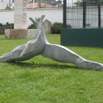 Sculpture intitulée "Running Hunter" par Carlos Andrade Andrade, Œuvre d'art originale, Pierre