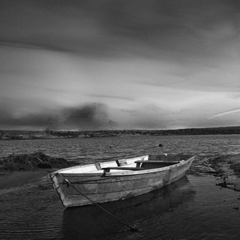 Photographie intitulée "bote-en-cabo-poloni…" par Carlos Garcia Calviello, Œuvre d'art originale