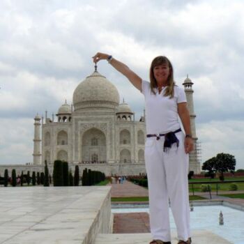 Photographie intitulée "LEVANTANDO EL TAJ M…" par Carmen G. Junyent, Œuvre d'art originale