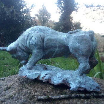 Sculpture titled "The bull" by Carmen Tanguy, Original Artwork, Clay