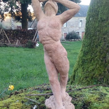 Skulptur mit dem Titel "Scared man" von Carmen Tanguy, Original-Kunstwerk, Ton