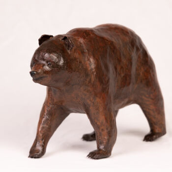 Sculpture intitulée ""L'Ours Brun"" par Carole Le Bolloc'H, Œuvre d'art originale, Papier mâché