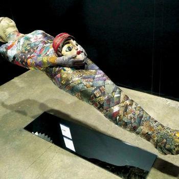 Sculptuur getiteld "La chute de Babel" door Caroline Regnaut, Origineel Kunstwerk, Mixed Media