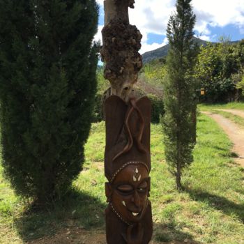 Skulptur mit dem Titel "Le totem du Castor" von Castor, Original-Kunstwerk, Holz