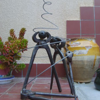 Sculpture titled "Les effets secondai…" by Castor, Original Artwork, Metals Mounted on Metal