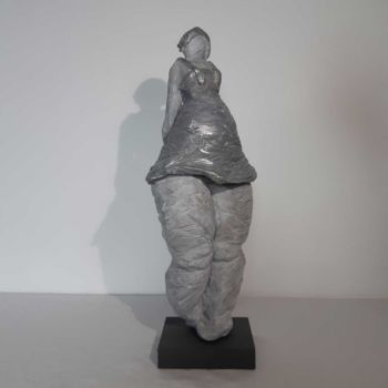 Скульптура под названием "Filette debout" - Catherine Jouve, Подлинное произведение искусства, Гипс