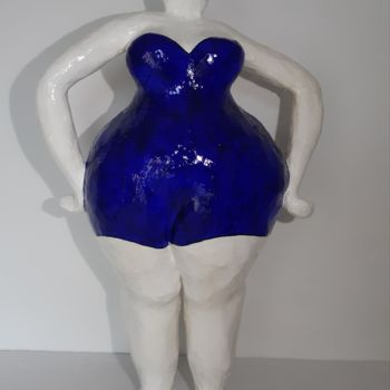 Скульптура под названием "Lola" - Catherine Jouve, Подлинное произведение искусства, Папье-маше