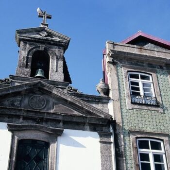 Photographie intitulée "Porto. Eglise et ma…" par Catherine Boutin, Œuvre d'art originale