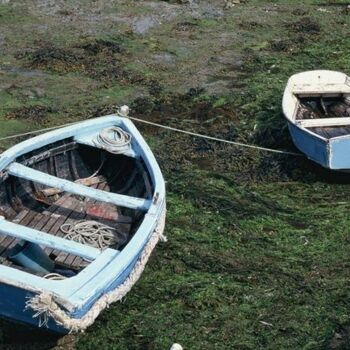 Photographie intitulée "Barques à marée bas…" par Catherine Boutin, Œuvre d'art originale