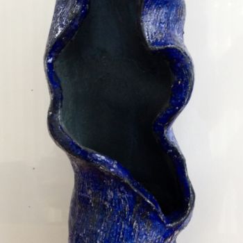 Skulptur mit dem Titel "Empreinte bleue" von Catherine Clare, Original-Kunstwerk