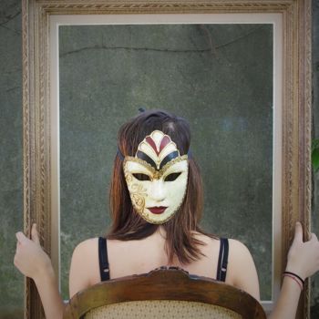 Photographie intitulée "jeux de masque 1" par Catherine Jubert Asencio, Œuvre d'art originale