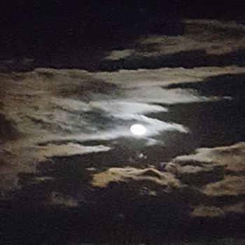 Fotografie mit dem Titel "La lune voilée" von Catherine Oliver (Miss kat), Original-Kunstwerk, Digitale Fotografie