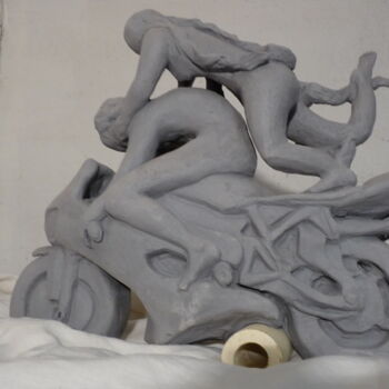 Sculptuur getiteld "jeux dangereux" door Catherine Demaugé Bost, Origineel Kunstwerk, Terra cotta