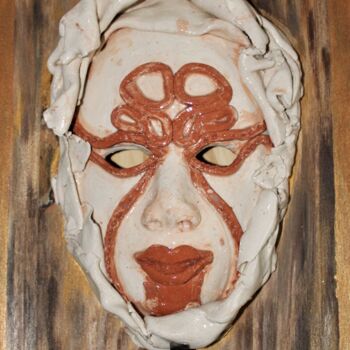 Scultura intitolato "l'inconnu masqué" da Cathy Dapvril (CDL), Opera d'arte originale, Ceramica Montato su Pannello di legno