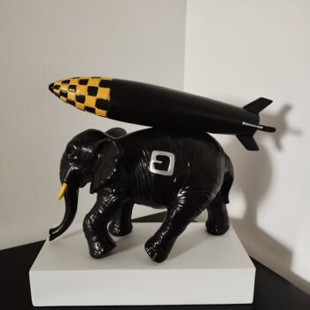Sculpture titled "Elephant bomb" by Carole Carpier, Original Artwork, Resin