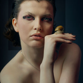 Photography titled "The Snail Lady III" by Cédric Brion (Studio Clavicule Pics), Original Artwork, Digital Photography