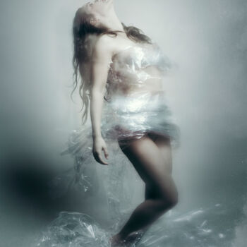 摄影 标题为“Plastic Dress” 由Cédric Brion (Studio Clavicule Pics), 原创艺术品, 数码摄影