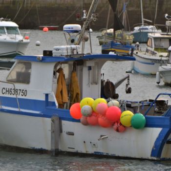 Photographie intitulée "Bateau de pèche" par Céline Folloppe, Œuvre d'art originale, Photographie numérique