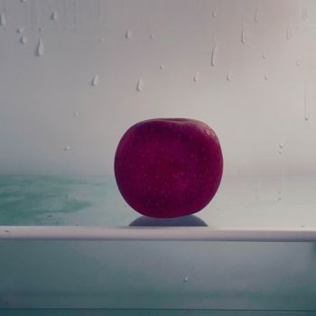 Photographie intitulée "La pomme" par Céline Pivoine Eyes, Œuvre d'art originale, Photographie numérique