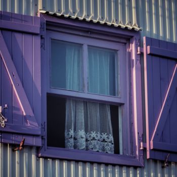 Photographie intitulée "Une fenêtre à Gruis…" par Céline Pivoine Eyes, Œuvre d'art originale, Photographie numérique