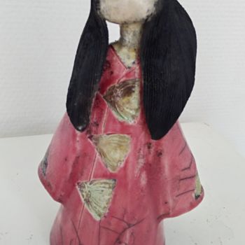 Sculpture intitulée "Mini-geisha rose au…" par Sandrine Sueres, Œuvre d'art originale, Céramique