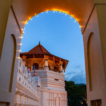 Photographie intitulée "Gateway to a Magica…" par Chaminda Jayasekara, Œuvre d'art originale, Photographie numérique Monté s…