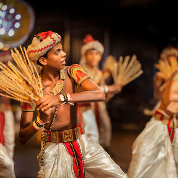Φωτογραφία με τίτλο "Dance of Prosperity" από Chaminda Jayasekara, Αυθεντικά έργα τέχνης, Ψηφιακή φωτογραφία Τοποθετήθηκε στ…