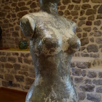 Rzeźba zatytułowany „RECEPTACLE” autorstwa Chantal Lissonnet, Oryginalna praca, Papier mache