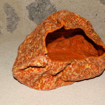 Sculpture titled "GROTTE" by Chantal Lissonnet, Original Artwork, Paper maché