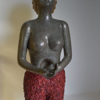Sculpture titled "OFFRANDE" by Chantal Lissonnet, Original Artwork, Paper maché