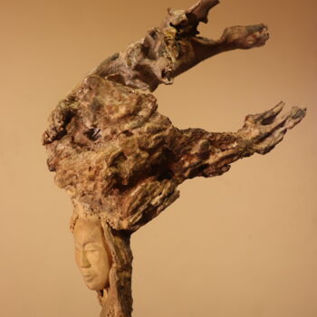 Skulptur mit dem Titel "Wisdom of Nature" von Chantalle Smeets, Original-Kunstwerk, Holz