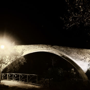 Photographie intitulée "Le pont Roman à Nyo…" par Josić Photographie, Œuvre d'art originale, Photographie manipulée
