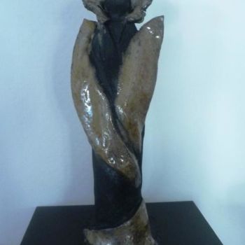 Escultura titulada "P1050106.JPG" por Madeleine Grand, Obra de arte original
