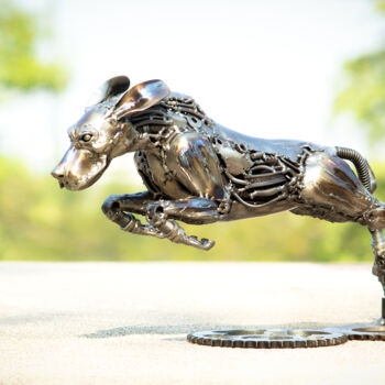 Scultura intitolato "The rocket dog meta…" da Chatree Choorachatatorn (Mari9art), Opera d'arte originale, Metalli