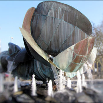 Photographie intitulée "saint-serge fontaine" par Richard Raveen Chester, Œuvre d'art originale