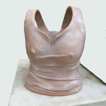 Sculpture titled "Camiseta" by Chigre, Original Artwork, Clay