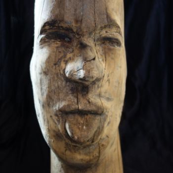 Skulptur mit dem Titel "Irrévérence" von Chris Le Guen Drianne, Original-Kunstwerk, Holz