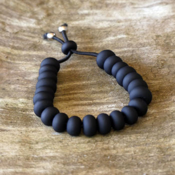 Artisanat intitulée "Bracelet "All Black…" par Chris Coelln, Œuvre d'art originale, Bracelets