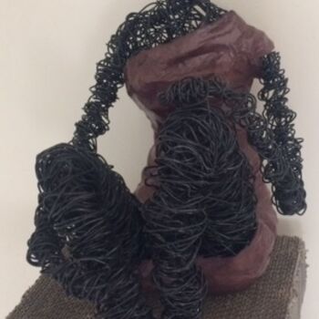 Escultura titulada "pepette à la robe m…" por Christel Pouthier, Obra de arte original, Otro