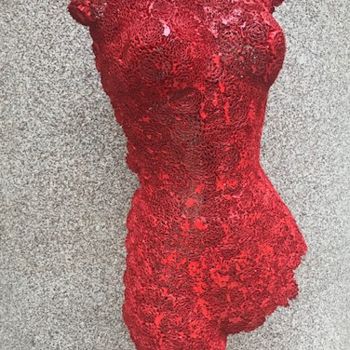 Sculptuur getiteld "BUSTE  COMPLET ROUGE" door Christel Pouthier, Origineel Kunstwerk, Karton