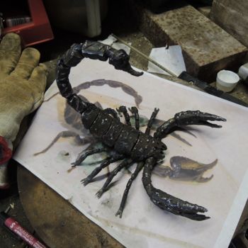 Скульптура под названием "scorpion-web71.jpg" - Christian Barland, Подлинное произведение искусства, Металлы