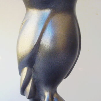 Скульптура под названием "chouette comptempor…" - Christian Choquet, Подлинное произведение искусства, Смола