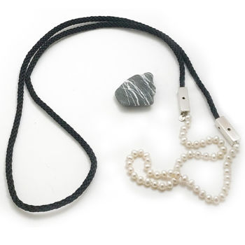 Design intitulée "Sautoir de perles c…" par Christiane Lecomte, Œuvre d'art originale, Bijoux